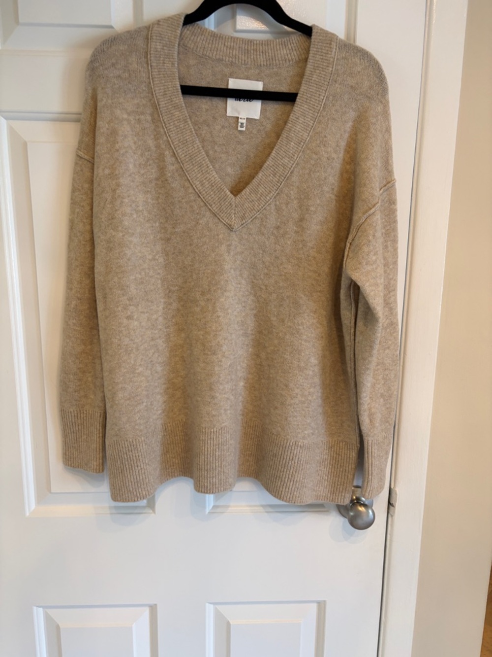 aerie Women’s V-Neck Sweater in Beige Heather. NWOT never worn